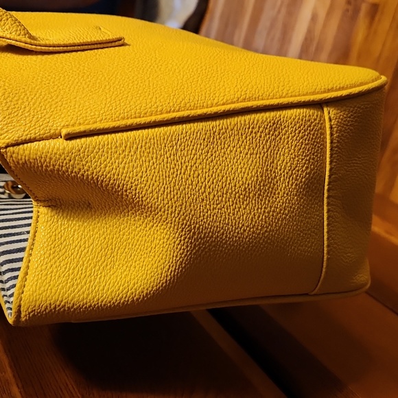 Hand Bag - Picture 6 of 8